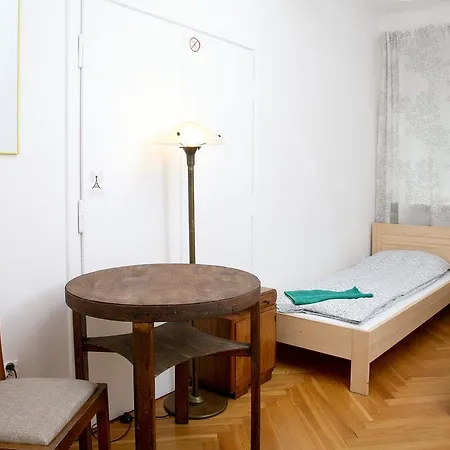 Fest Hostel *